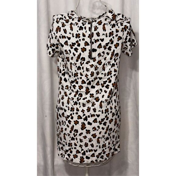 Beautiful women Renee C. Tan Leopard print shift dress with zipper up the back - Picture 2 of 7